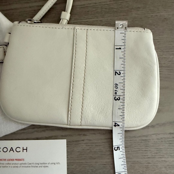 NWOT Coach White Leather Wristlet Clutch Minimal Classic - Picture 5 of 11